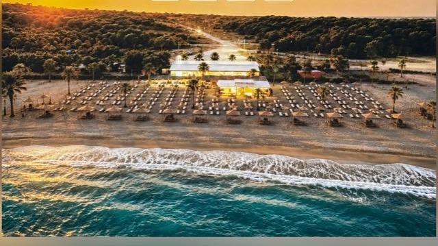 Aisem Park on the beach in Spille at sunset